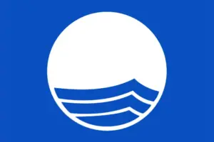 bandiera blu spiaggia mare pulito