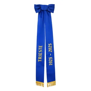Nastro blu per asta con fiocco ricamato